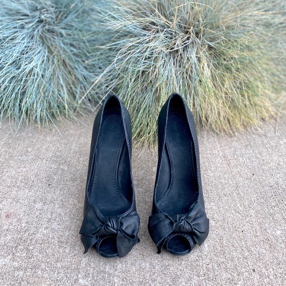 Miu Miu Bow Peep Toe Stiletto Heel Black Leather size EU 39 Matte Black - Picture 4 of 11